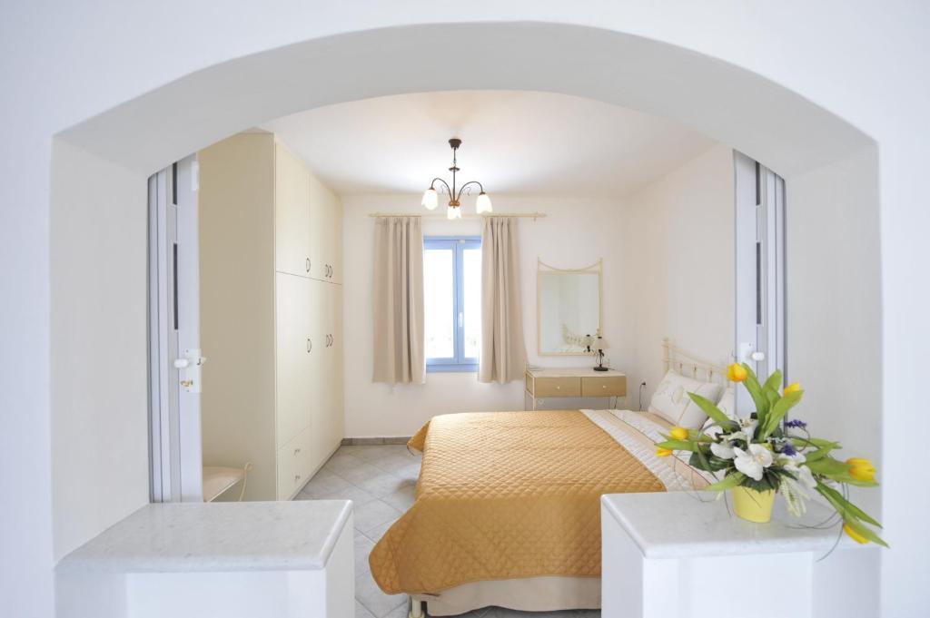 Evita Apartments Aliki  Exterior photo